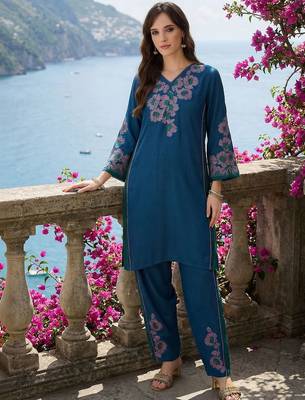 Women Floral Embroidered Regular Thread Work Kurta with Palazzos 1