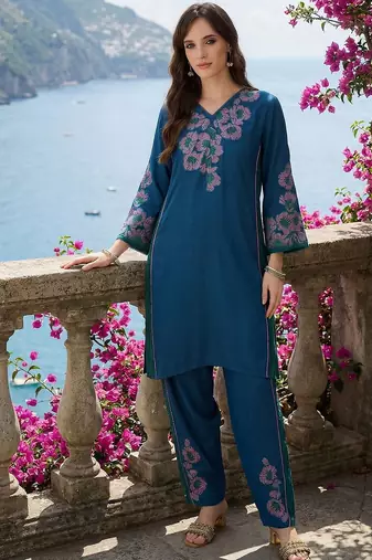 Women Floral Embroidered Regular Thread Work Kurta with Palazzos