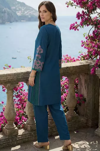 Women Floral Embroidered Regular Thread Work Kurta with Palazzos