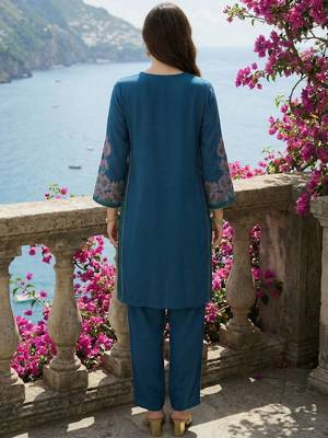 Women Floral Embroidered Regular Thread Work Kurta with Palazzos 3