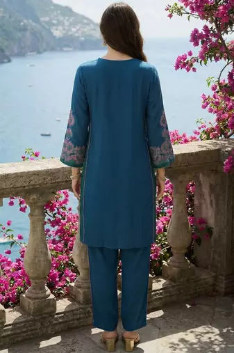 Women Floral Embroidered Regular Thread Work Kurta with Palazzos
