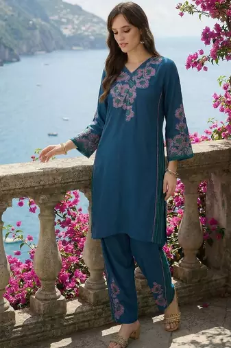 Women Floral Embroidered Regular Thread Work Kurta with Palazzos