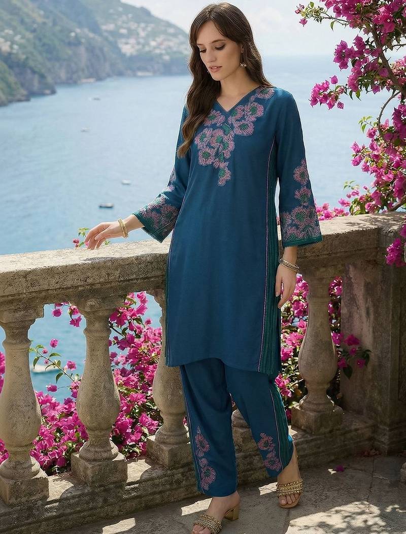 Women Floral Embroidered Regular Thread Work Kurta with Palazzos