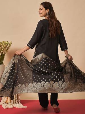Women Ethnic Motifs Regular Kurta with Trousers & With Dupatta 3