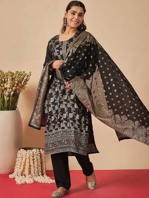 Women Ethnic Motifs Regular Kurta with Trousers & With Dupatta 4