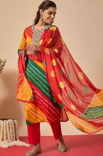Women Leheriya Dyed Regular Thread Work Kurta with Trousers & With Dupatta