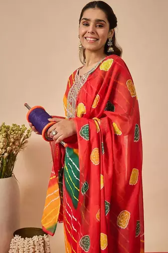 Women Leheriya Dyed Regular Thread Work Kurta with Trousers & With Dupatta