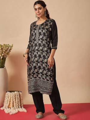 Women Ethnic Motifs Regular Kurta with Trousers & With Dupatta 4