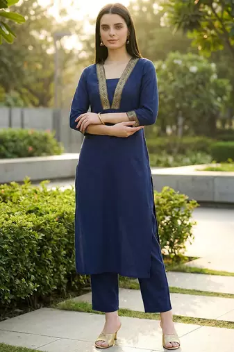 Women Regular Thread Work Kurta with Trousers