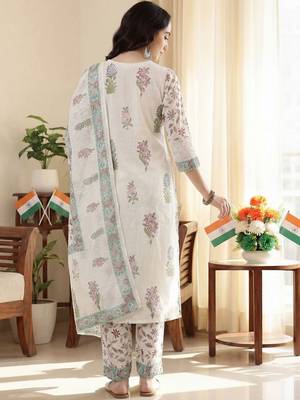 Women Floral Printed Regular Thread Work Kurta with Trousers & With Dupatta 2