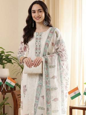 Women Floral Printed Regular Thread Work Kurta with Trousers & With Dupatta 3