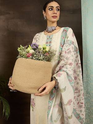 Women Floral Printed Regular Thread Work Kurta with Trousers & With Dupatta 5