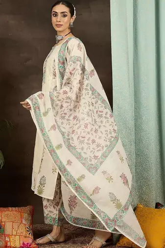 Women Floral Printed Regular Thread Work Kurta with Trousers & With Dupatta