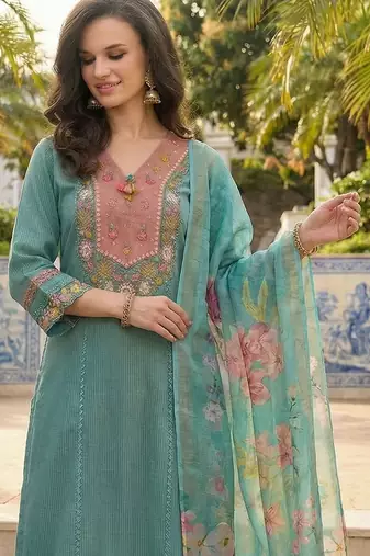 Women Floral Embroidered Regular Thread Work Pure Cotton Kurta with Trousers & With Dupatta