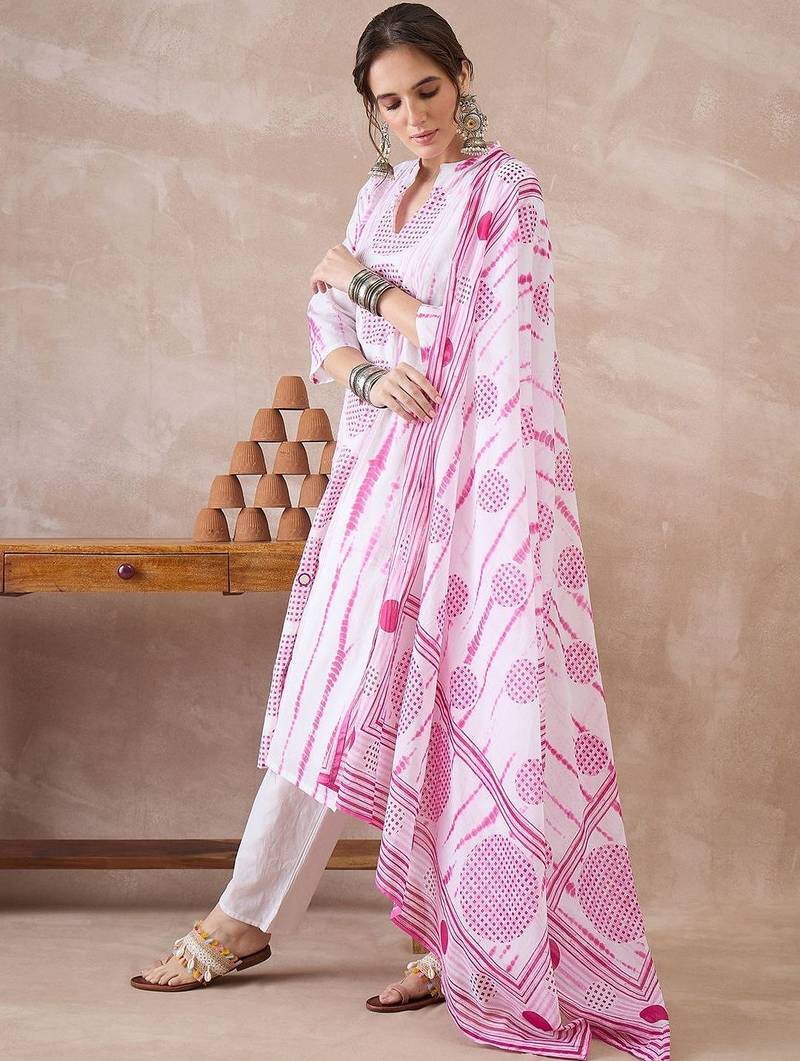 Women Printed Regular Pure Cotton Kurta with Trousers & With Dupatta