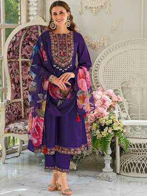 Women Floral Embroidered Regular Thread Work Kurta with Trousers & With Dupatta 6