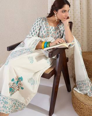 Women Floral Printed Empire Pure Cotton Kurta with Palazzos & With Dupatta 2