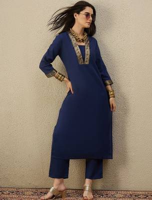 Women Ethnic Motifs Regular Kurta with Trousers 3