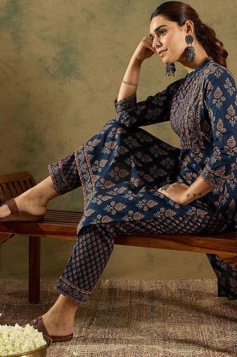 Women Floral Printed Regular Pure Cotton Kurta with Trousers