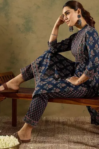 Women Floral Printed Regular Pure Cotton Kurta with Trousers