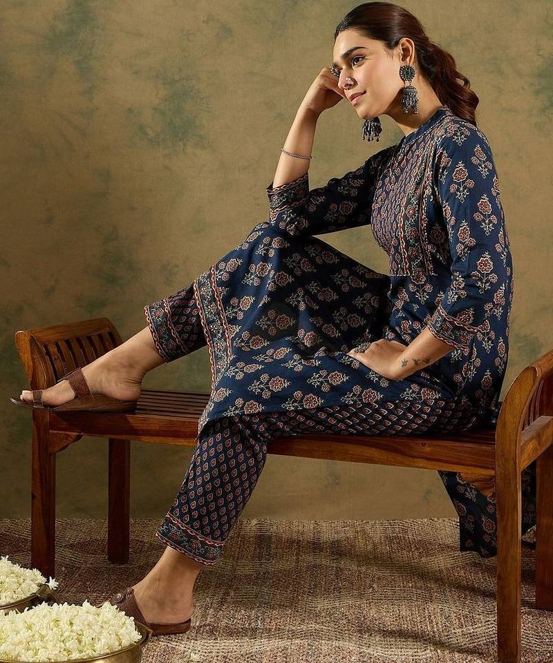 Women Floral Printed Regular Pure Cotton Kurta with Trousers