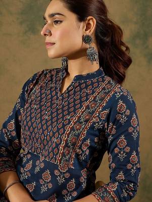Women Floral Printed Regular Pure Cotton Kurta with Trousers 3