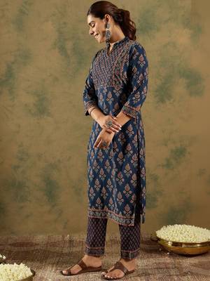 Women Floral Printed Regular Pure Cotton Kurta with Trousers 5