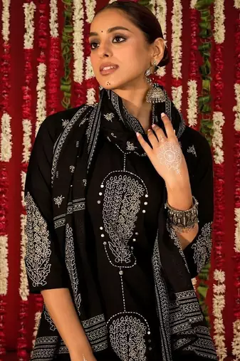 Women Ethnic Motifs Embroidered Regular Thread Work Pure Cotton Kurta with Trousers & With Dupatta