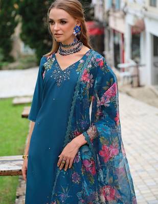 Women Floral Embroidered Regular Thread Work Liva Kurta with Trousers & With Dupatta 2