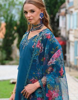 Women Floral Embroidered Regular Thread Work Liva Kurta with Trousers & With Dupatta 3