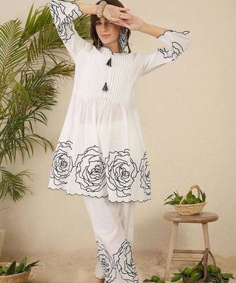 Women Floral Printed Pleated Thread Work Pure Cotton Kurta with Trousers 2