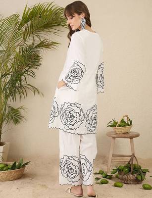 Women Floral Printed Pleated Thread Work Pure Cotton Kurta with Trousers 5