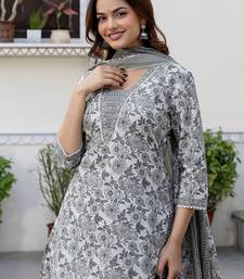 Floral Printed Square Neck Pure Cotton Straight Kurta With Trousers & Dupatta