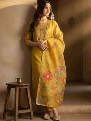 Floral Embroidered Thread Work Straight Kurta With Trousers & Dupatta 1