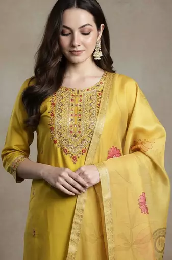 Floral Embroidered Thread Work Straight Kurta With Trousers & Dupatta