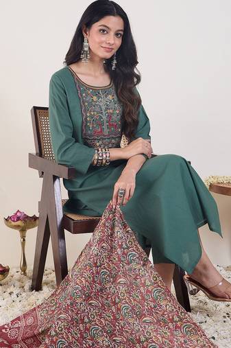 Ethnic Motifs Embroidered Thread Work Straight Kurta With Trouser & Dupatta