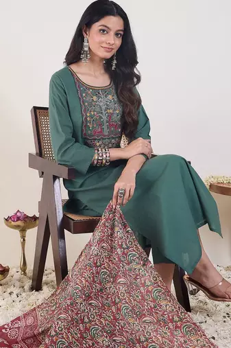 Ethnic Motifs Embroidered Thread Work Straight Kurta With Trouser & Dupatta