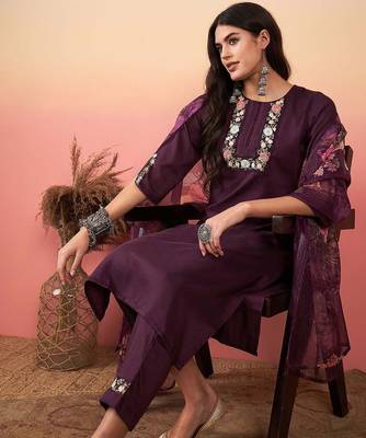 Floral Embroidered Regular Thread Work Kurta with Trousers & With Dupatta 1