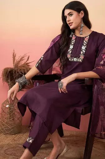 Floral Embroidered Regular Thread Work Kurta with Trousers & With Dupatta