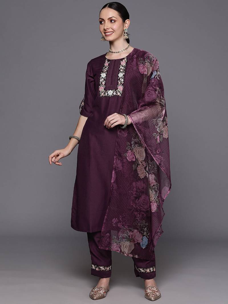 Floral Embroidered Regular Thread Work Kurta with Trousers & With Dupatta