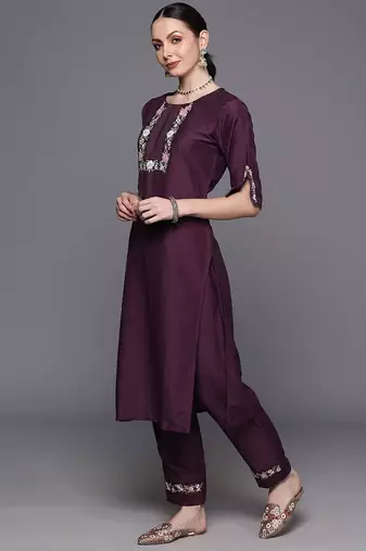 Floral Embroidered Regular Thread Work Kurta with Trousers & With Dupatta