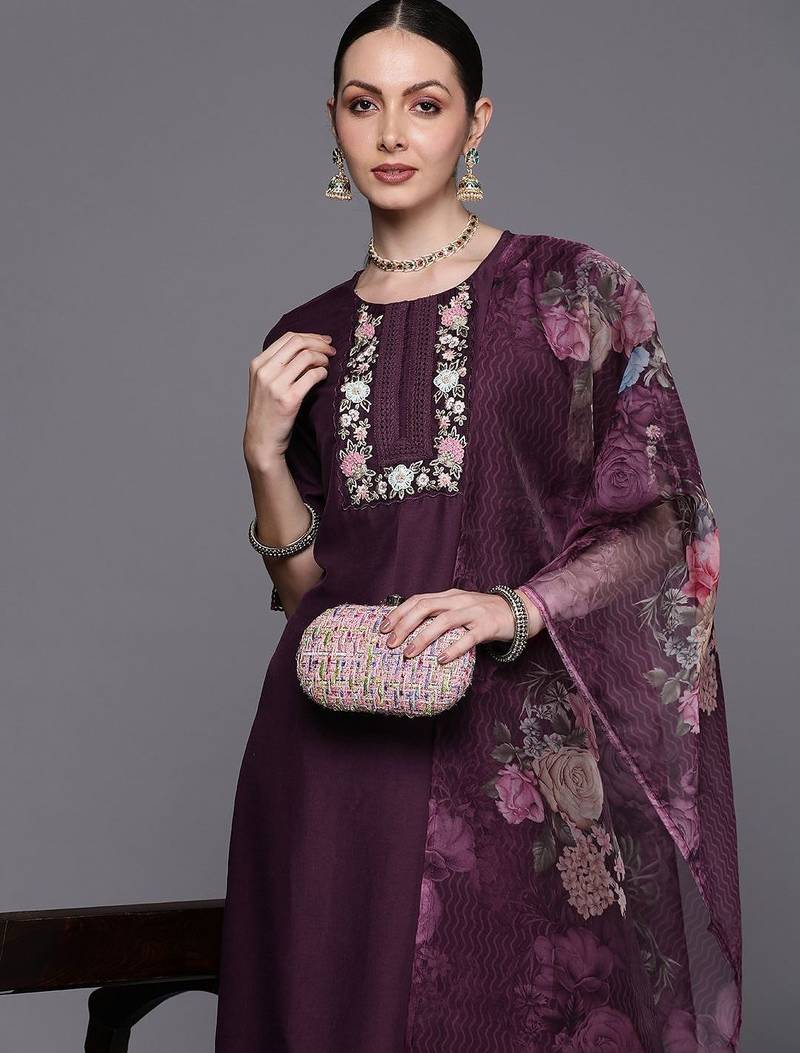 Floral Embroidered Regular Thread Work Kurta with Trousers & With Dupatta