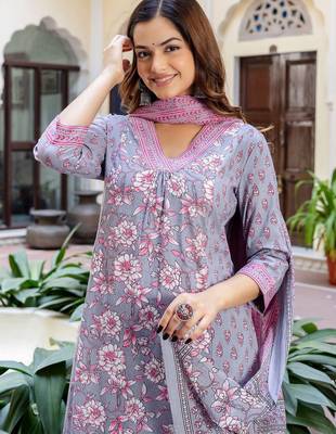 Floral Printed Panelled V-Neck Pure Cotton Kurta With Trousers & Dupatta 2