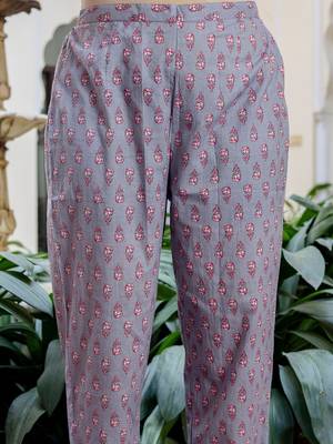 Floral Printed Panelled V-Neck Pure Cotton Kurta With Trousers & Dupatta 4
