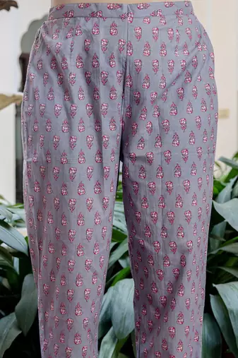 Floral Printed Panelled V-Neck Pure Cotton Kurta With Trousers & Dupatta