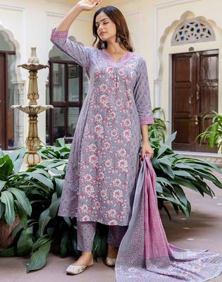 Floral Printed Panelled V-Neck Pure Cotton Kurta With Trousers & Dupatta 6