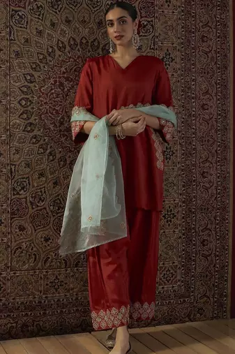 Ethnic Motifs Embroidered Thread Work Kurta With Trousers & Dupatta