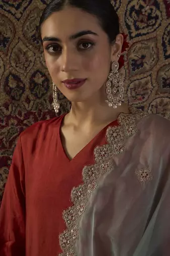 Ethnic Motifs Embroidered Thread Work Kurta With Trousers & Dupatta