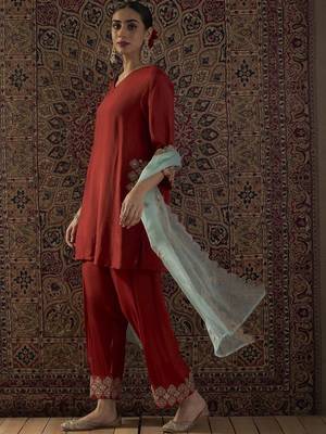 Ethnic Motifs Embroidered Thread Work Kurta With Trousers & Dupatta 3