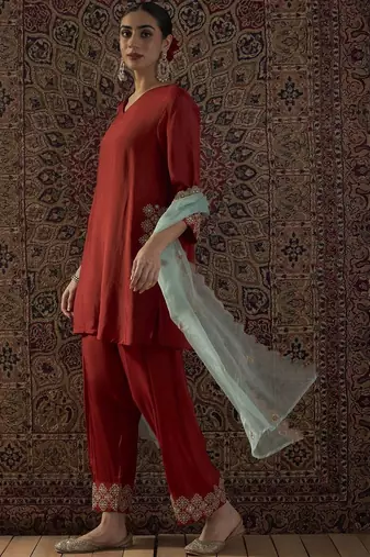 Ethnic Motifs Embroidered Thread Work Kurta With Trousers & Dupatta